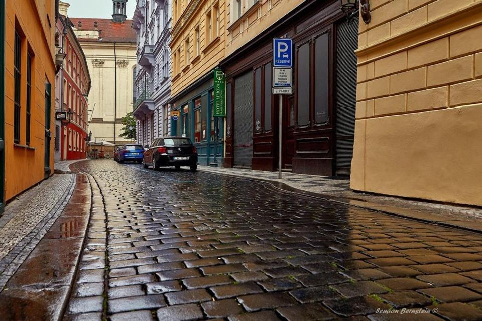 Apart Near The Charles Bridge プラハ エクステリア 写真